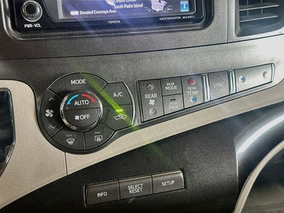 2014 Toyota Sienna LE 8 Passenger