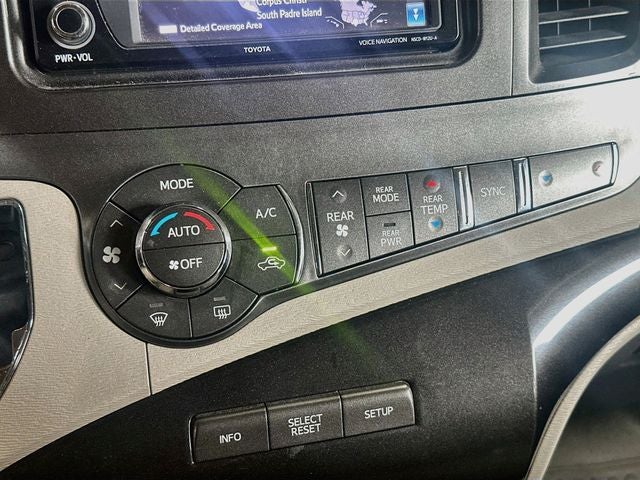 2014 Toyota Sienna LE 8 Passenger