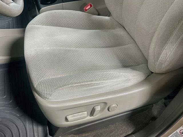 2014 Toyota Sienna LE 8 Passenger