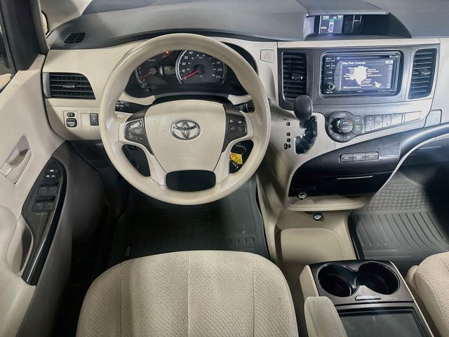 2014 Toyota Sienna LE 8 Passenger
