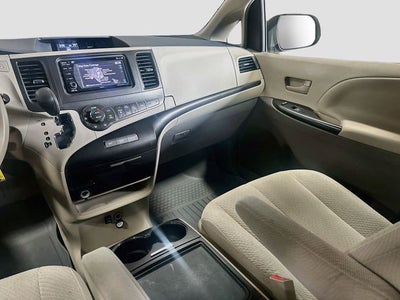 2014 Toyota Sienna LE 8 Passenger