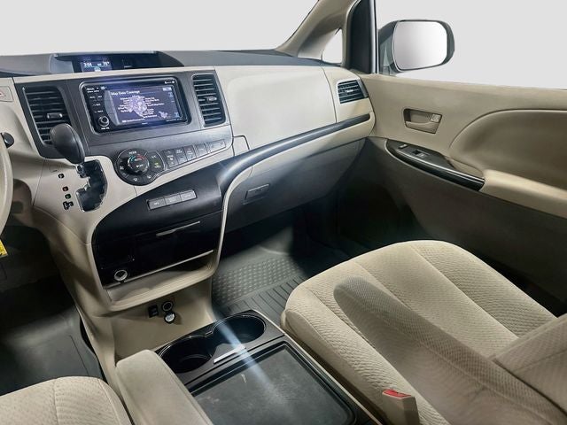 2014 Toyota Sienna LE 8 Passenger