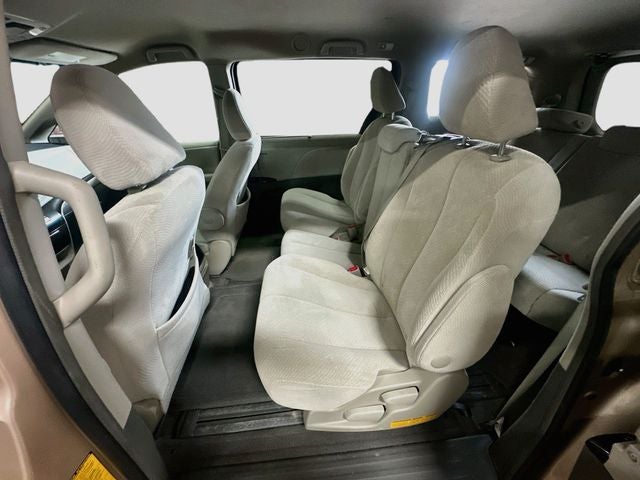2014 Toyota Sienna LE 8 Passenger
