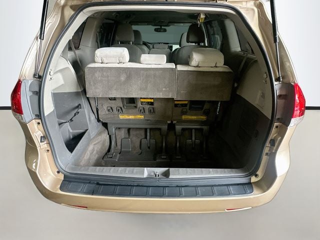 2014 Toyota Sienna LE 8 Passenger