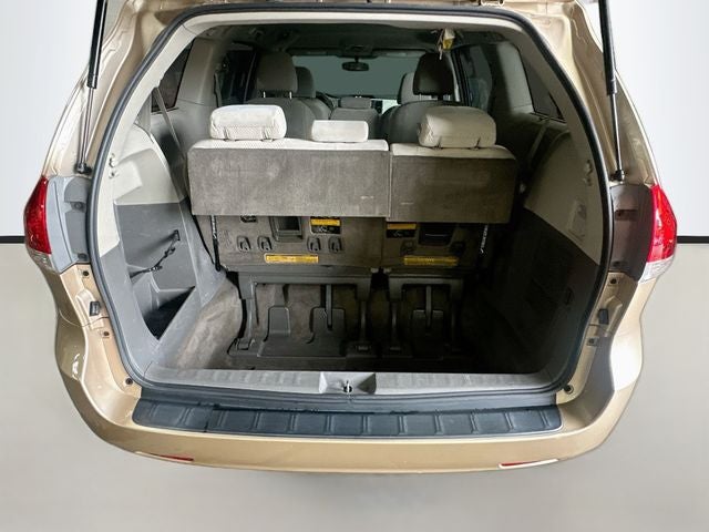 2014 Toyota Sienna LE 8 Passenger
