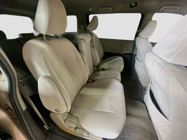 2014 Toyota Sienna LE 8 Passenger