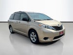 2014 Toyota Sienna LE 8 Passenger