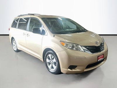 2014 Toyota Sienna LE 8 Passenger