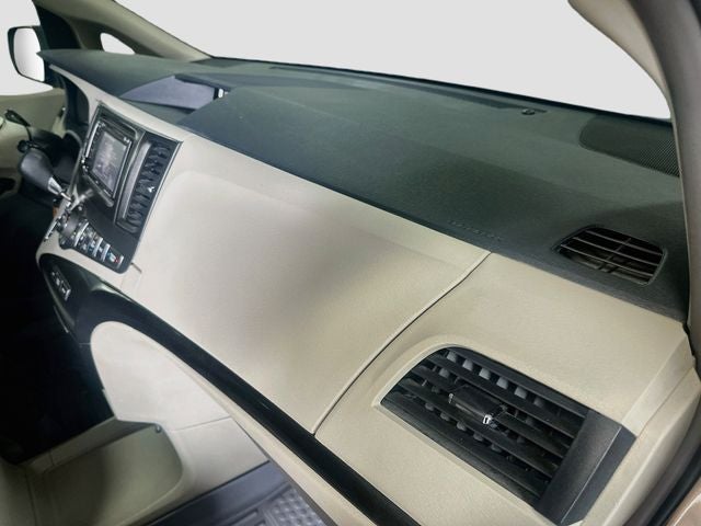 2014 Toyota Sienna LE 8 Passenger