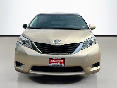 2014 Toyota Sienna LE 8 Passenger