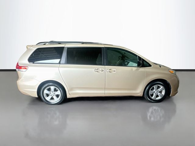 2014 Toyota Sienna LE 8 Passenger