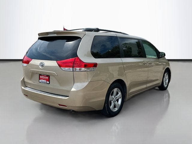 2014 Toyota Sienna LE 8 Passenger