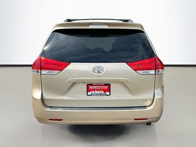2014 Toyota Sienna LE 8 Passenger