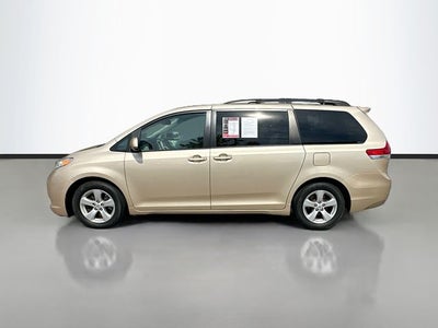 2014 Toyota Sienna LE 8 Passenger