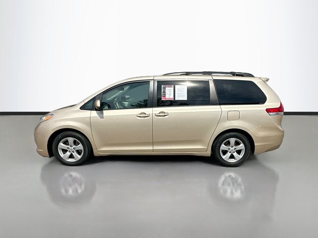2014 Toyota Sienna LE 8 Passenger