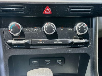 2022 Kia Carnival LX