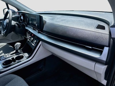 2022 Kia Carnival LX