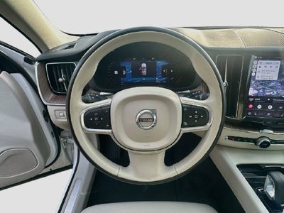 2022 Volvo XC60 B5 Momentum AWD