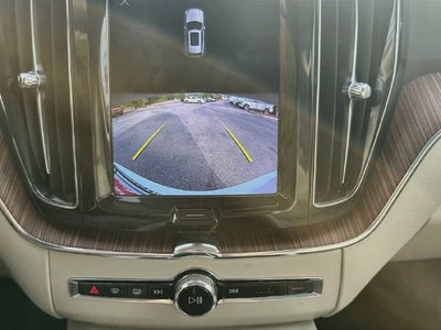 2022 Volvo XC60 B5 Momentum AWD