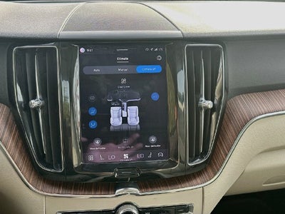 2022 Volvo XC60 B5 Momentum AWD