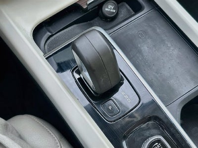 2022 Volvo XC60 B5 Momentum AWD