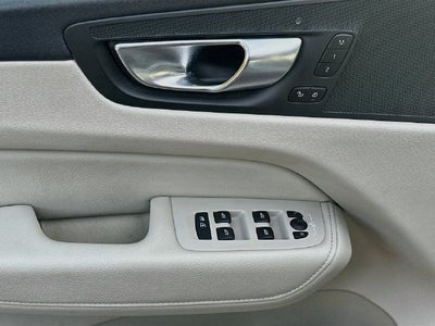 2022 Volvo XC60 B5 Momentum AWD