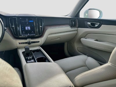 2022 Volvo XC60 B5 Momentum AWD
