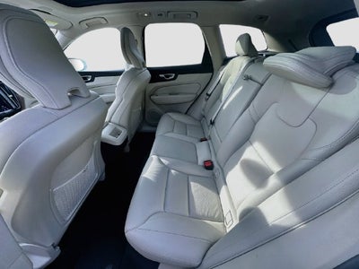 2022 Volvo XC60 B5 Momentum AWD