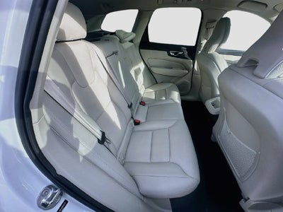 2022 Volvo XC60 B5 Momentum AWD