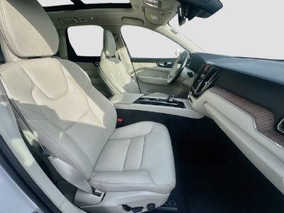 2022 Volvo XC60 B5 Momentum AWD