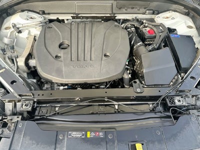 2022 Volvo XC60 B5 Momentum AWD