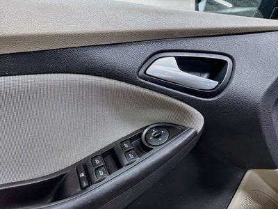 2014 Ford Focus SE W/ CLEAN CARFAX!