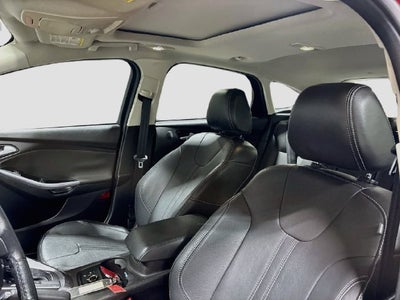 2014 Ford Focus Titanium W/ MOONROOF