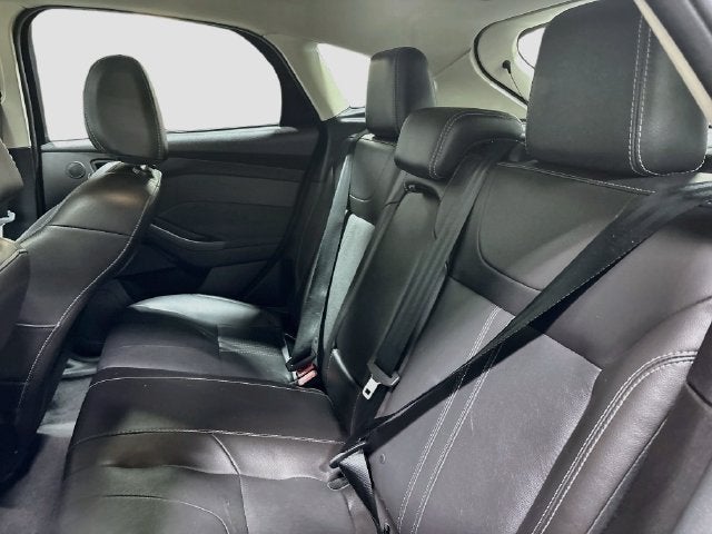2014 Ford Focus Titanium W/ MOONROOF