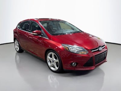 2014 Ford Focus Titanium W/ MOONROOF