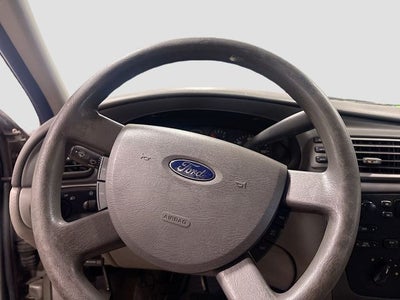 2004 Ford Taurus SE