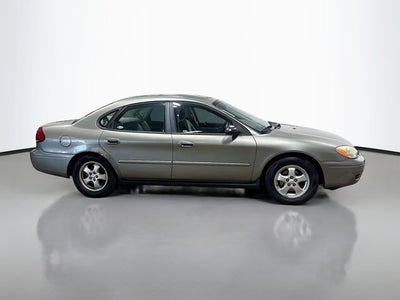 2004 Ford Taurus SE