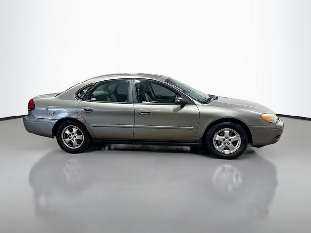 2004 Ford Taurus SE