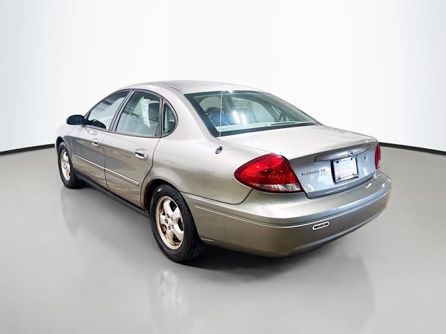 2004 Ford Taurus SE