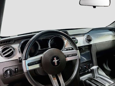 2007 Ford Mustang V6 Deluxe W/ CLEAN CARFAX
