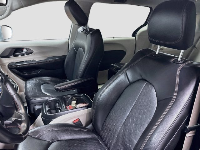 2020 Chrysler Pacifica Touring L CLEAN CARFAX!
