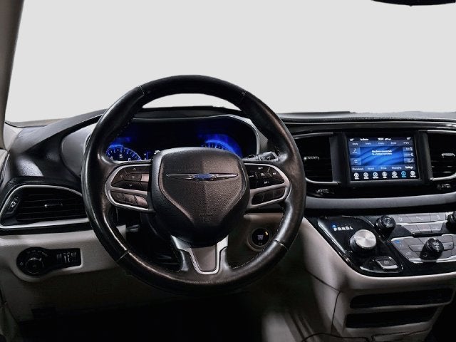 2020 Chrysler Pacifica Touring L CLEAN CARFAX!