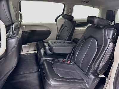 2020 Chrysler Pacifica Touring L CLEAN CARFAX!