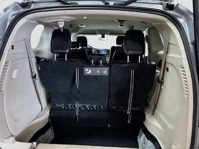2020 Chrysler Pacifica Touring L CLEAN CARFAX!