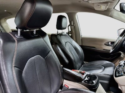 2020 Chrysler Pacifica Touring L CLEAN CARFAX!