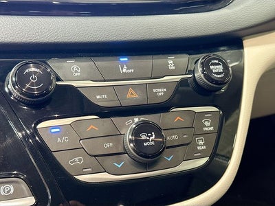 2022 Chrysler Pacifica Touring L W/ LEATHER