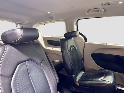 2022 Chrysler Pacifica Touring L W/ LEATHER