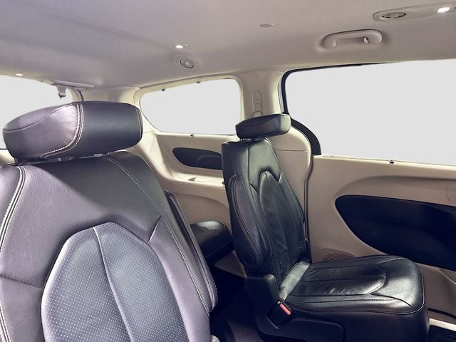 2022 Chrysler Pacifica Touring L W/ LEATHER