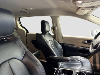 2022 Chrysler Pacifica Touring L W/ LEATHER