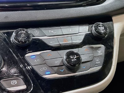 2021 Chrysler Pacifica Touring L CLEAN CARFAX!!